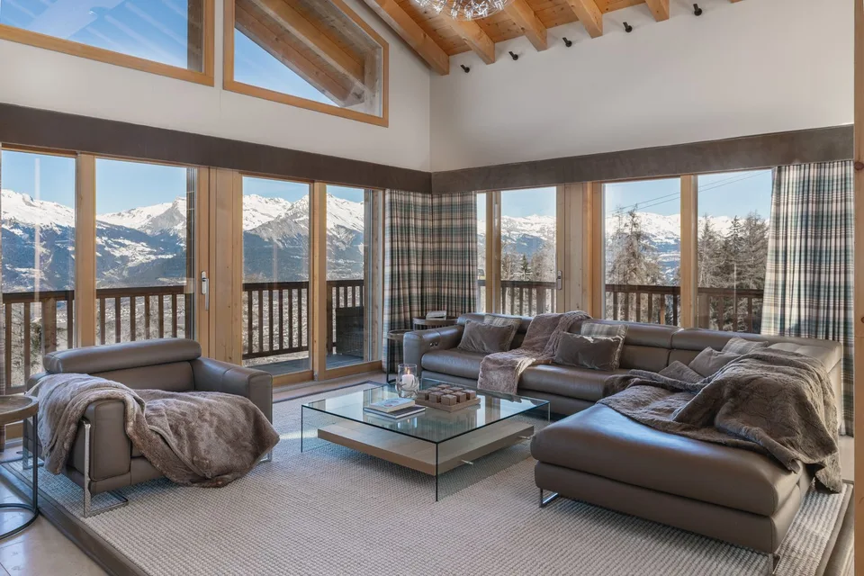 Lussuoso chalet sciistico con vista mozzafiato sulle montagne