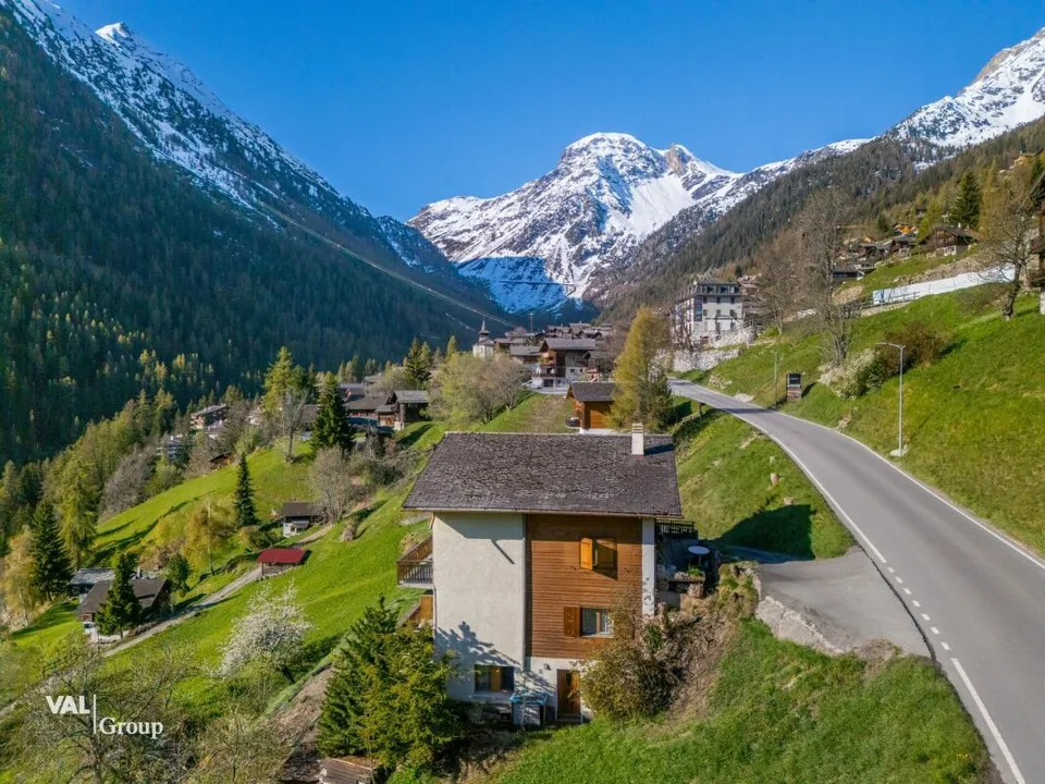 Einzigartiges Baugrundstück am Eingang von Grimentz, strategische Lage und außergewöhnliches Potenzial