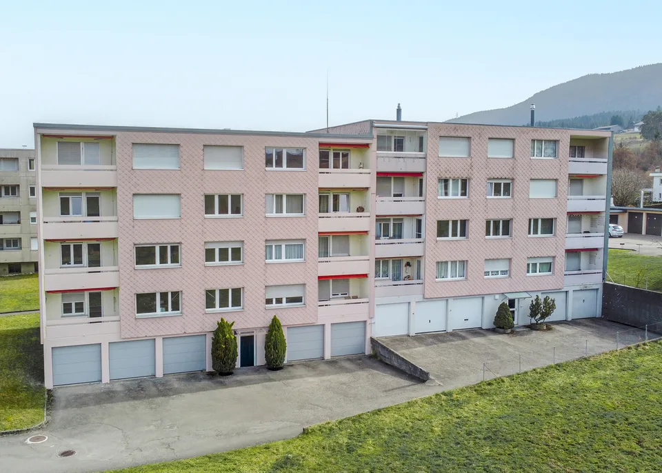 ATTRAKTIVES RENDITEOBJEKT MIT SANIERTEN WOHNUNGEN
