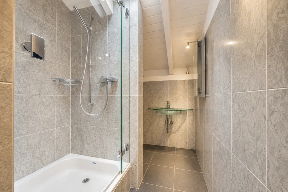 Casa a schiera architettonica con spazio, luce e privacy a Gockhausen – foto 17 di 18