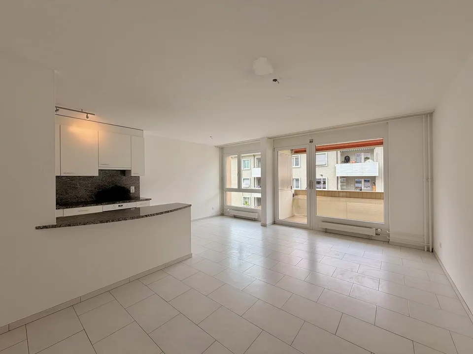 Luftige 2.5-Zimmer-Wohnung mit 2 Balkonen & einem Einstellhallenplatz