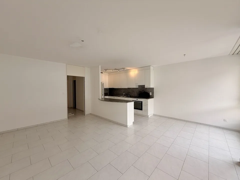 Luftige 2.5-Zimmer-Wohnung mit 2 Balkonen & einem Einstellhallenplatz