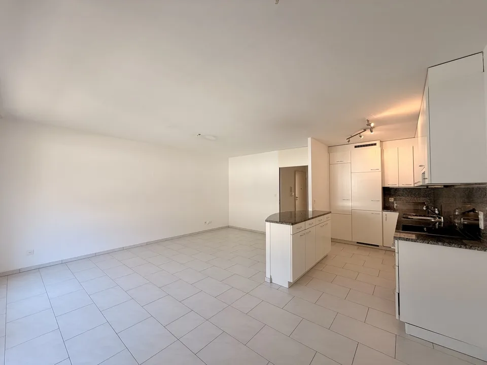 Luftige 2.5-Zimmer-Wohnung mit 2 Balkonen & einem Einstellhallenplatz