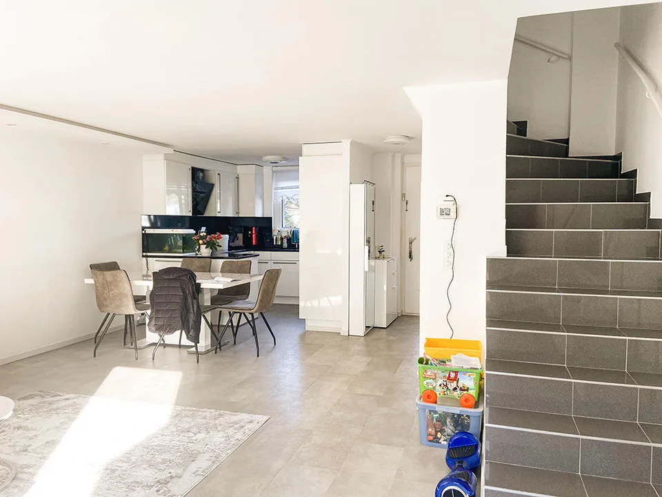 GIEBENACH - SCHÖNES REIHENHAUS - 5.5 ZIMMER
