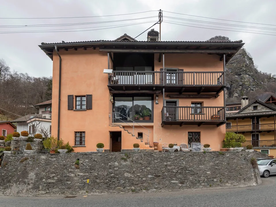 Vendesi caratteristica casa di nucleo
