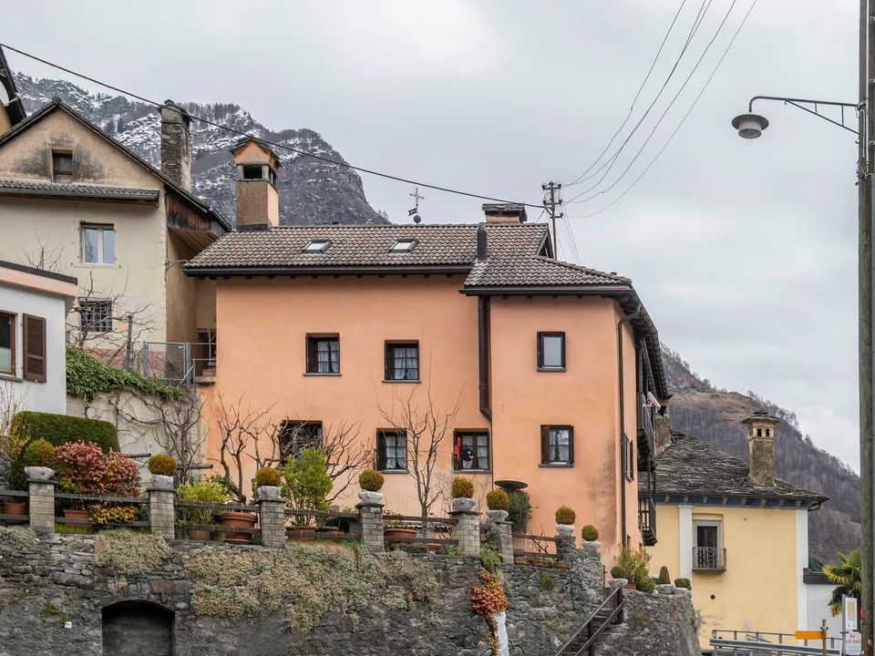 Vendesi caratteristica casa di nucleo