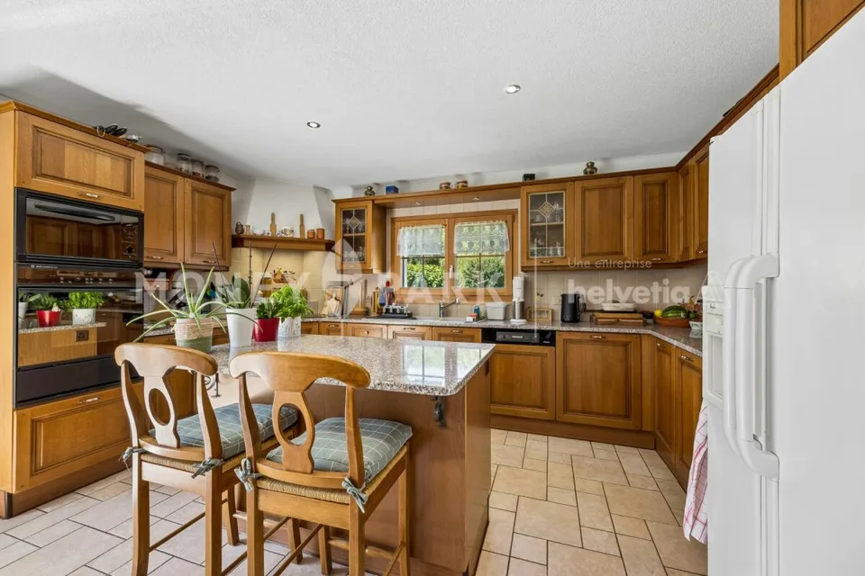 Spacieuse maison familiale avec grand jardin et volumes généreux
