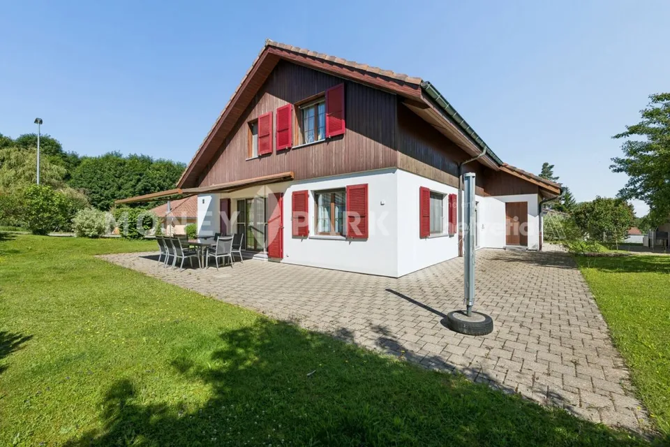 Spacieuse maison familiale avec grand jardin et volumes généreux