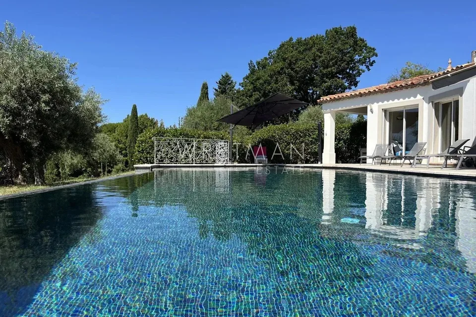 Elegante Villa mit Pool in Montauroux, 4 Schlafzimmer