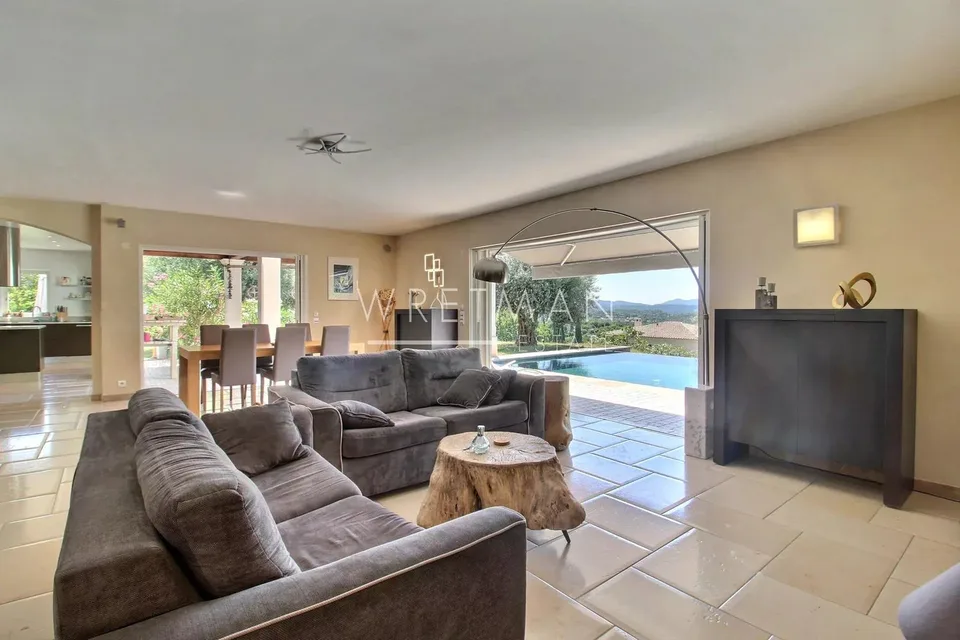 Elegante Villa mit Pool in Montauroux, 4 Schlafzimmer