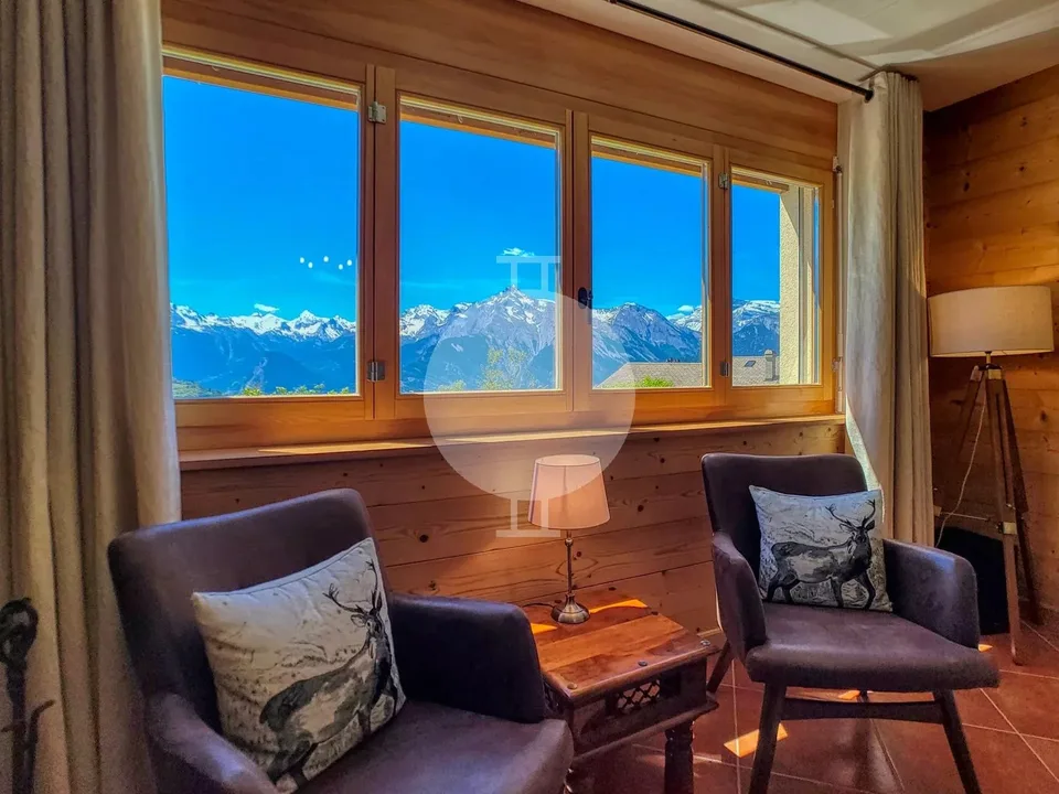 Prachtiges 5.5-Zimmer-Wohnung mit großem Garten und Panoramablick auf die Berge
