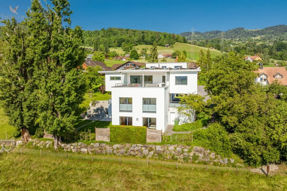 Maison de famille exclusive de 6 1/2 pièces avec équipement de haute qualité