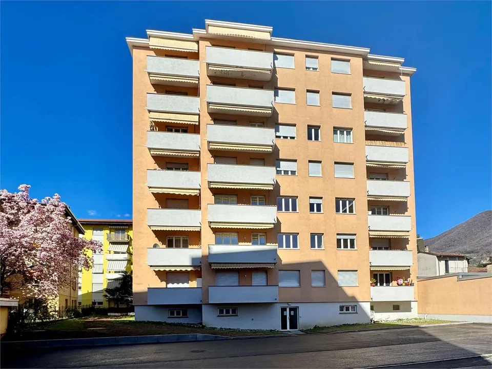 Luminoso appartamento di 3.5 a REDDITO locali nel cuore di Mendrisio