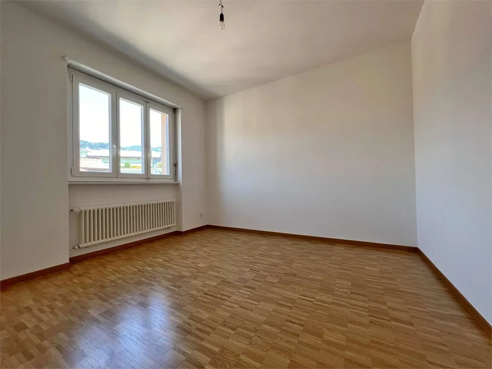 Helles 3.5-Zimmer-Apartment mit Einnahmen im Herzen von Mendrisio