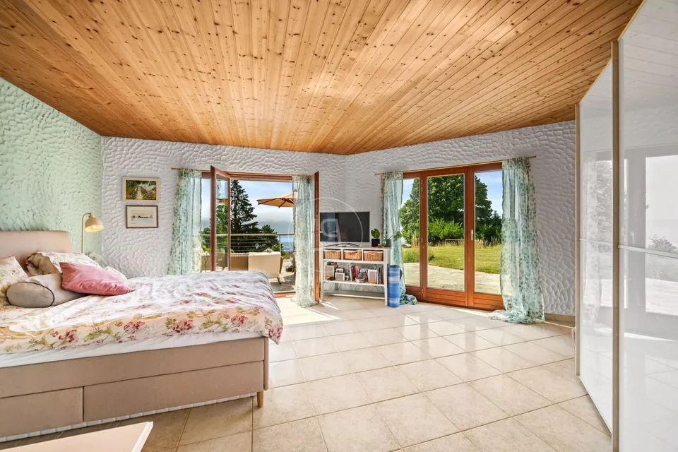 Charming property with 180-degree view in Arzier-Le Muids – photo 10 of 13