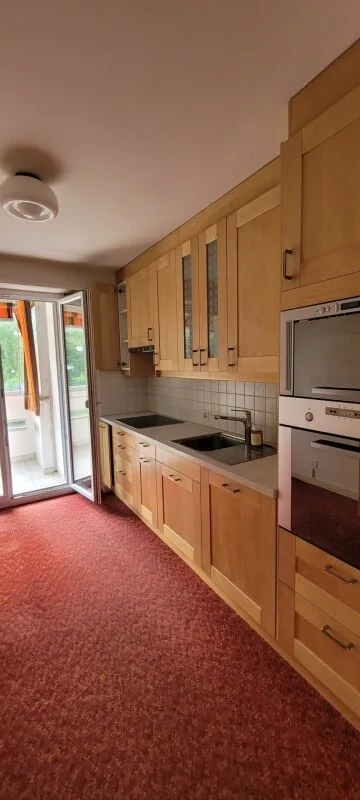 Partly renovated 3.5-room apartment with parking space in a quiet location