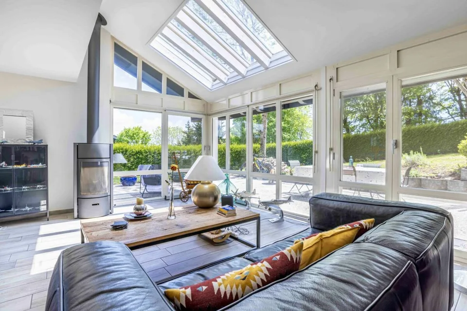 Bella villa individuale con 4,5 locali e studio indipendente su una bellissima parcelle di 1'240 m2