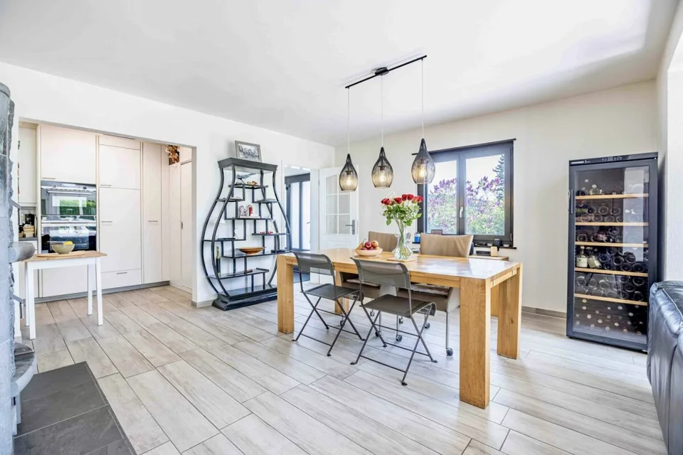 Bella villa individuale con 4,5 locali e studio indipendente su una bellissima parcelle di 1'240 m2