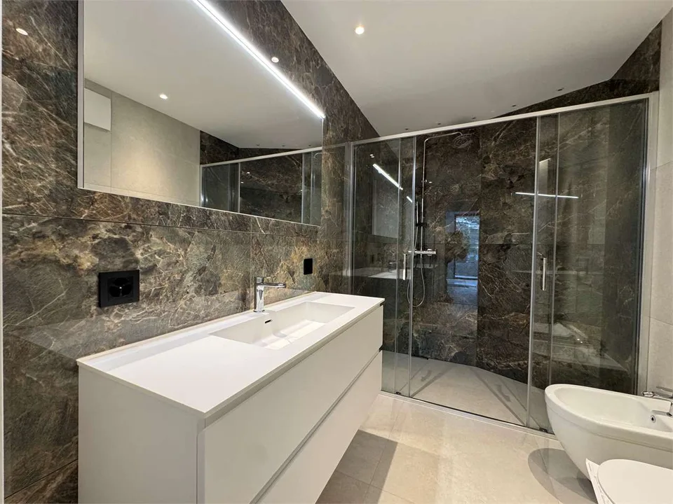 Merveilleuse villa de luxe triplex avec vue sur le lac de 4,5 pièces à Brusino – photo 10 sur 24