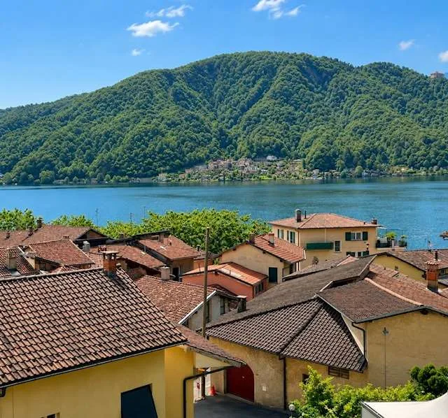 Terreno edificabile con vista lago in vendita a Caslano