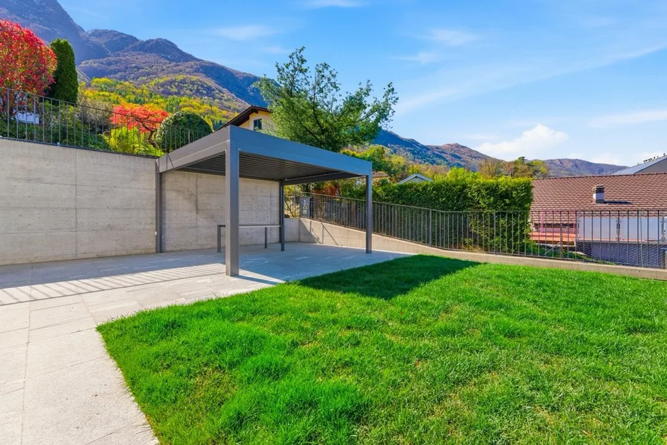 Magnifica casa bifamiliare con vista panoramica e giardino