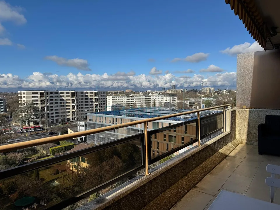 Rare in the area: Spacious, bright apartment with terrace just a few minutes from the city center