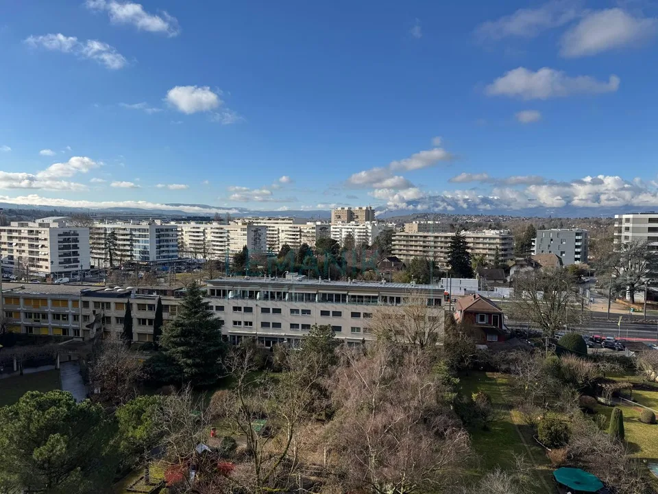 Rare in the area: Spacious, bright apartment with terrace just a few minutes from the city center