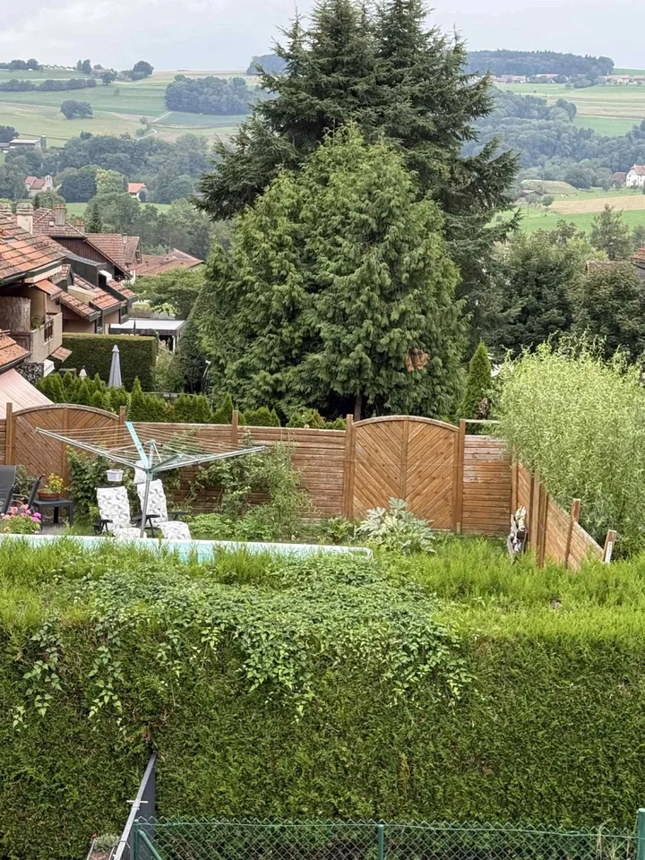 Metà di un edificio in vendita a Lucens