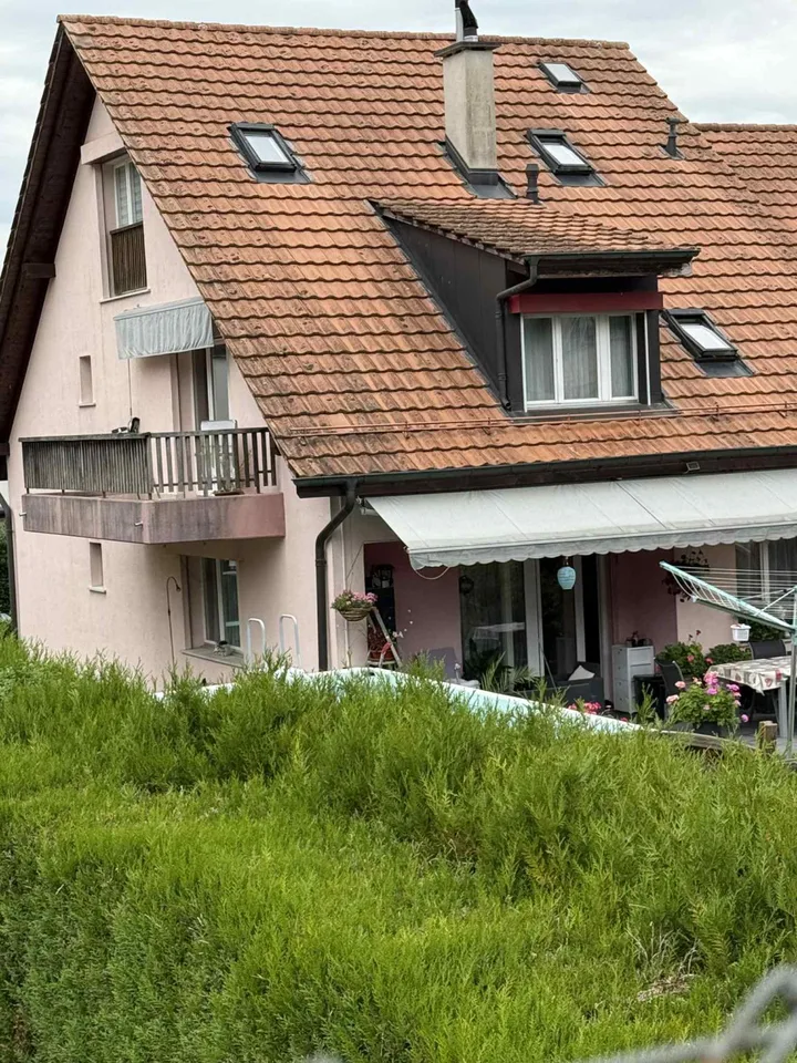 Metà di un edificio in vendita a Lucens