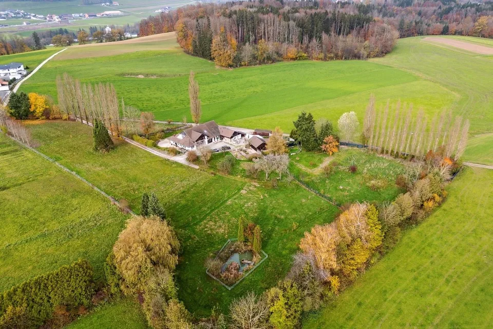 Azienda agricola somptuosamente ristrutturata con piscina interna