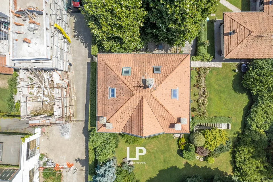 Villa à Lisanza