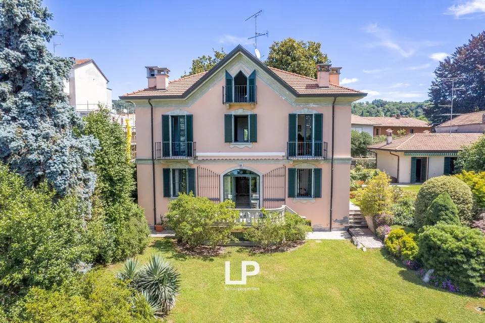 Villa à Lisanza