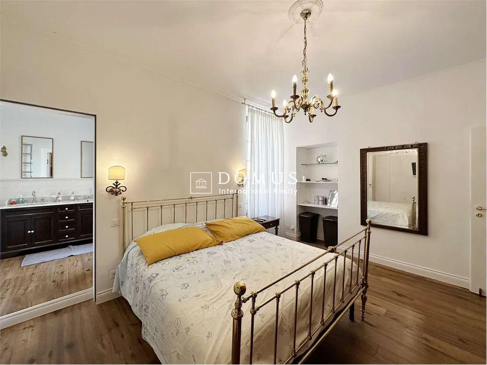 Dachgeschoß-Duplex im pulsierenden Herzen der Stadt