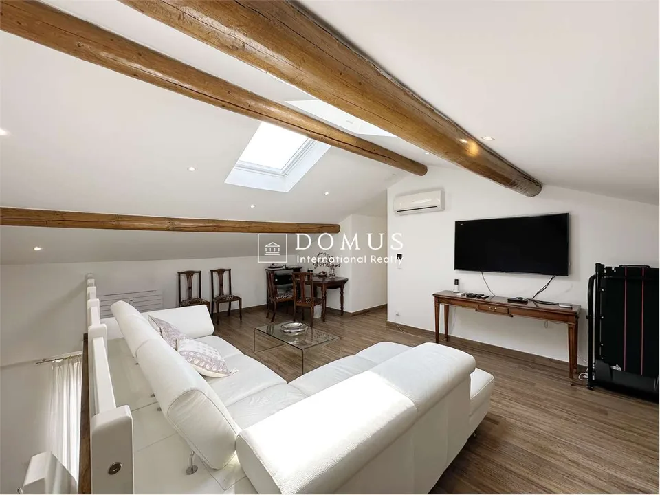Dachgeschoß-Duplex im pulsierenden Herzen der Stadt – Foto 10 von 13