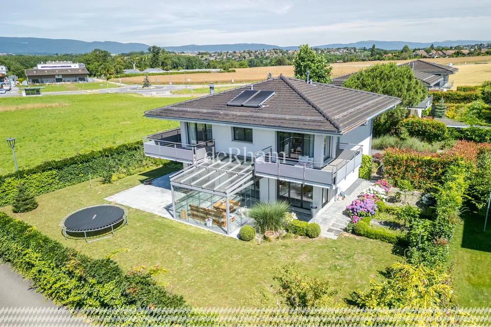 Magnifique villa individuelle  de 6.5 pièces avec jardin