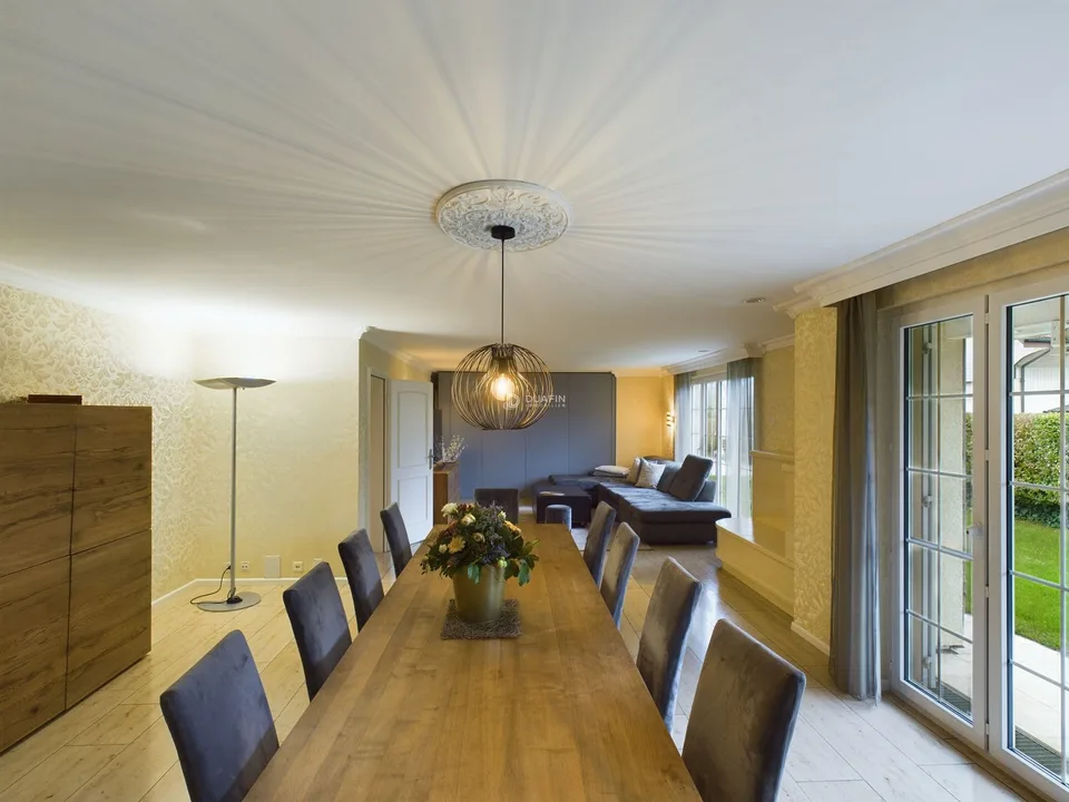 Villa di 8,5 locali con piscina & appartamento indipendente a Oberentfelden