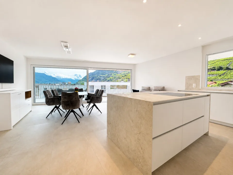 MANSARDA ECCEZIONALE 3.5 LOCALI CON VISTA PANORAMICA, AMPIO BALCONE E FINITURE DI ALTA GAMMA