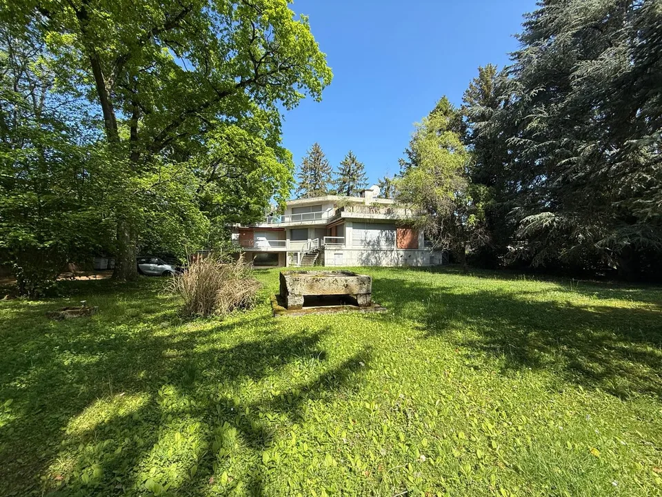 EXCLUSIVITE - Collonge-Bellerive - Propriété à rénover sur une parcelle d'exception