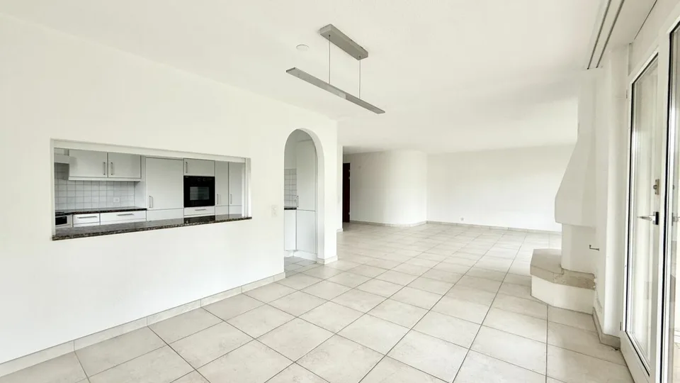 Attraktive, grosszügige und helle 4.5 Zi. Wohnung im Herzen von Aegerten