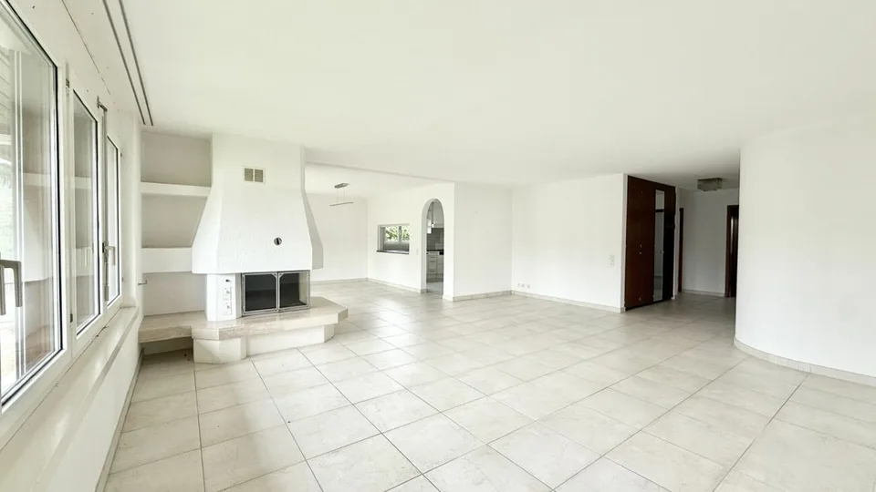 Attraktive, grosszügige und helle 4.5 Zi. Wohnung im Herzen von Aegerten