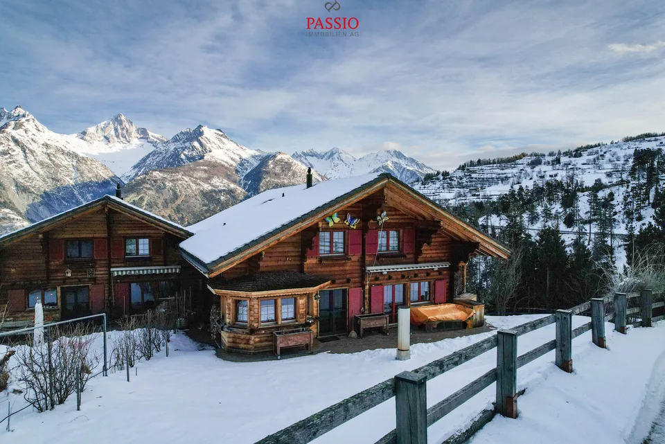 Alpines 6.5-Zimmer Lärchenholzhaus mit fantastischer Alpensicht