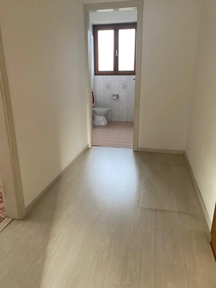 Balerna Dachgeschosswohnung mit 3,5 Zimmern zur Renovierung – Foto 6 von 8