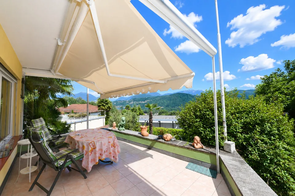 Oasi di Tranquillità con Ampio Giardino, Piscina e Vista lago – foto 10 di 27
