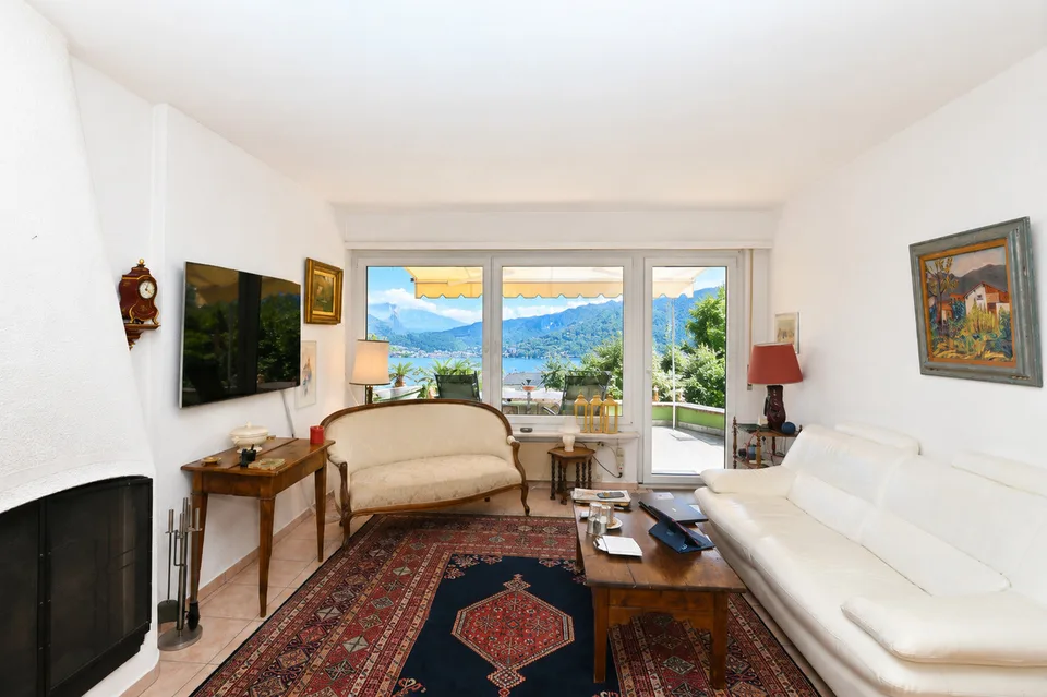 Oasi di Tranquillità con Ampio Giardino, Piscina e Vista lago – foto 9 di 27