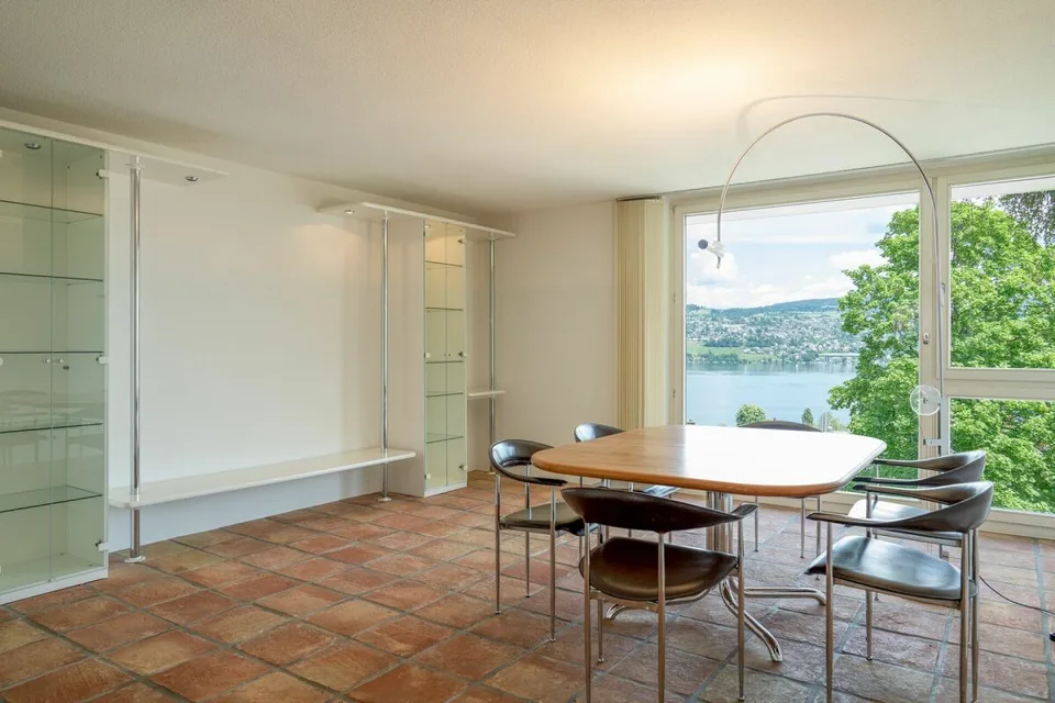 5.5 Zimmer Maisonette-Wohnung mit Traumaussicht, Aussenpool und Tennisplatz