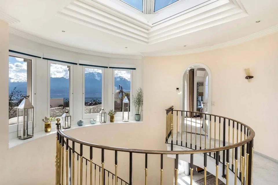 Luxueuse propriété avec piscine et vue lac exceptionnelle – Foto 20 von 26