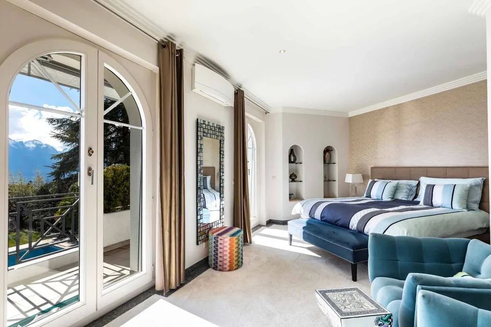 Luxueuse propriété avec piscine et vue lac exceptionnelle – Foto 21 von 26