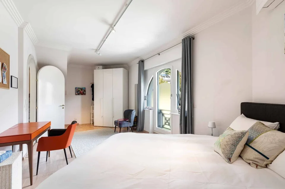Luxueuse propriété avec piscine et vue lac exceptionnelle – Foto 22 von 26