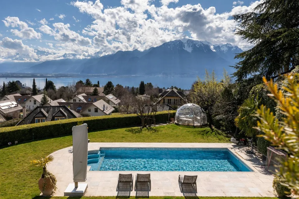 Luxueuse propriété avec piscine et vue lac exceptionnelle – Foto 24 von 26