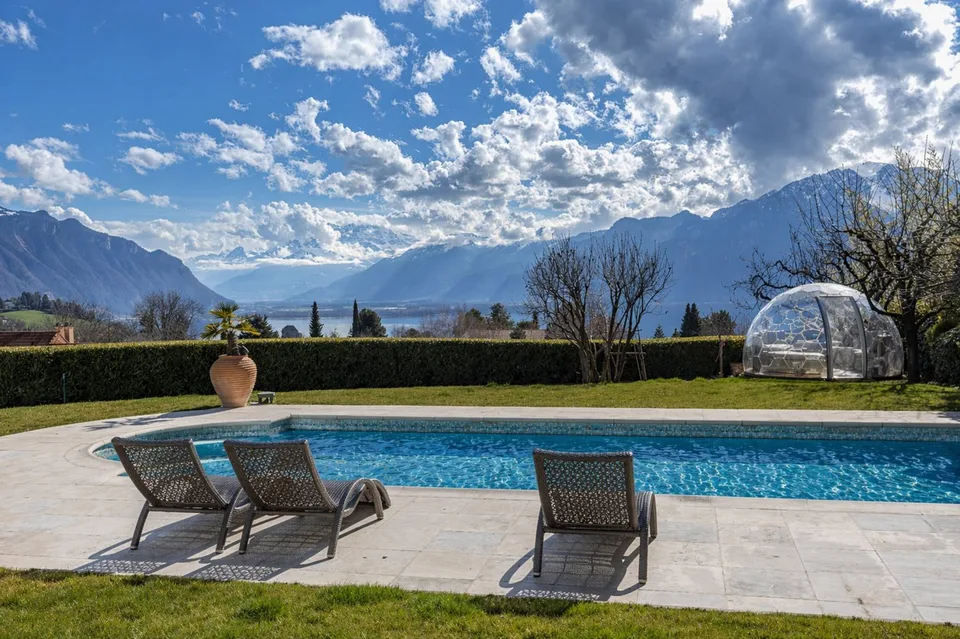 Luxueuse propriété avec piscine et vue lac exceptionnelle – Foto 19 von 26